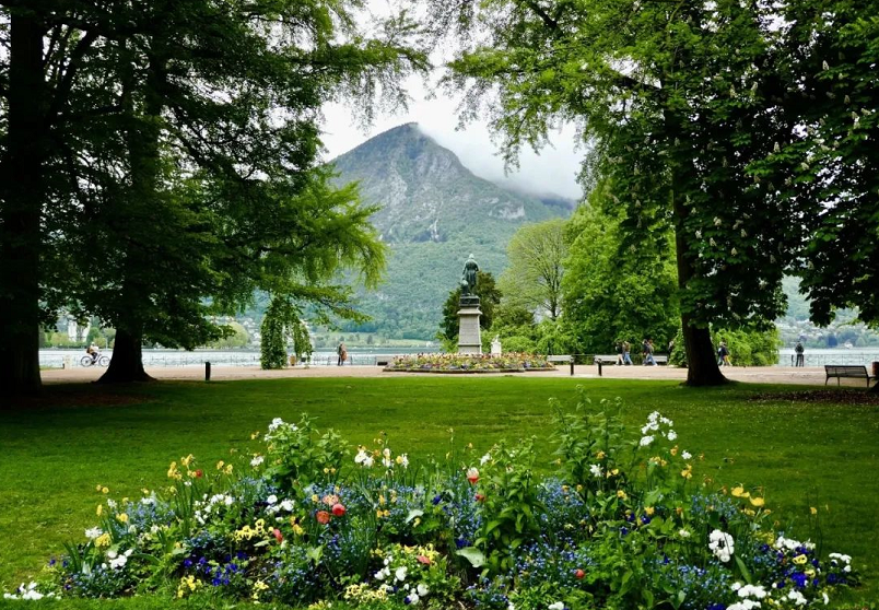 骑行穿越英法十三山河湖光与欧洲花园