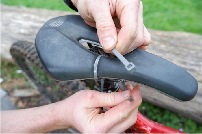 巧用碟片螺丝 户外应急维修小技巧了解一下