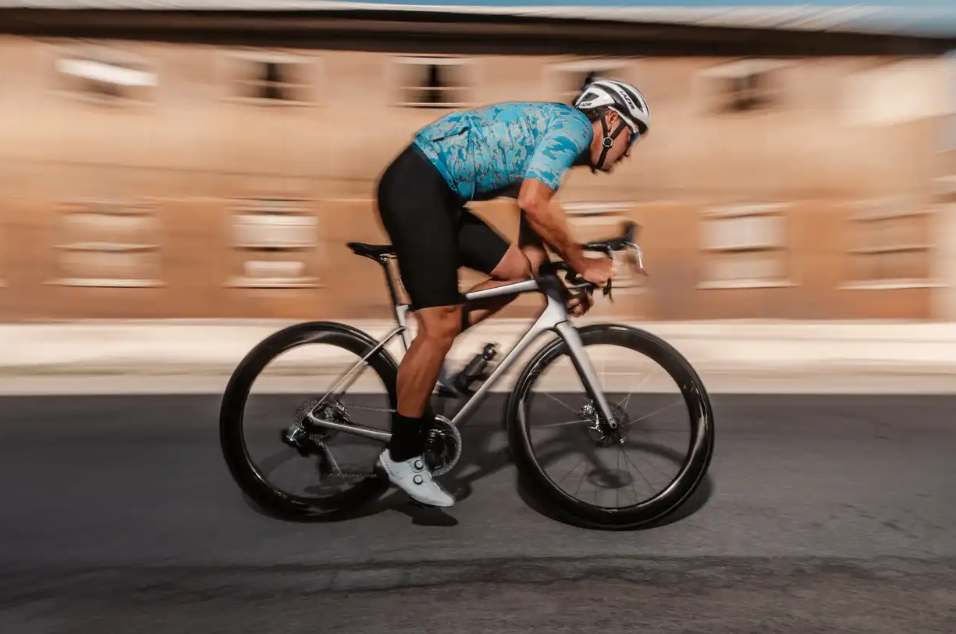 硬核气动机器enve推出melee气动公路车