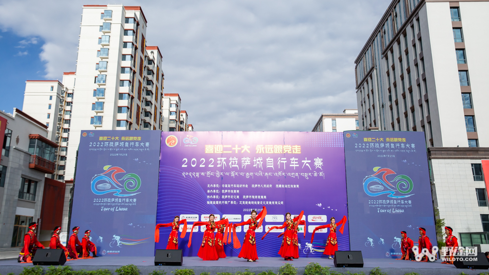 大組賽玩成團(tuán)體計(jì)時(shí)賽 環(huán)拉薩城自行車(chē)大賽順利舉辦