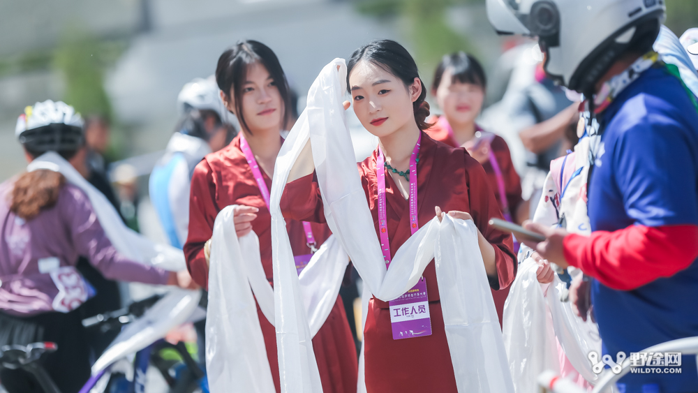 大組賽玩成團(tuán)體計(jì)時(shí)賽 環(huán)拉薩城自行車(chē)大賽順利舉辦