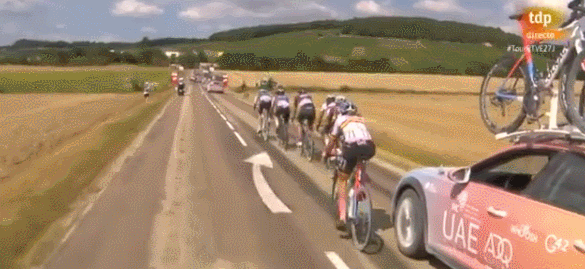 女子环法赛发生大规模撞车，16人受伤1人退赛