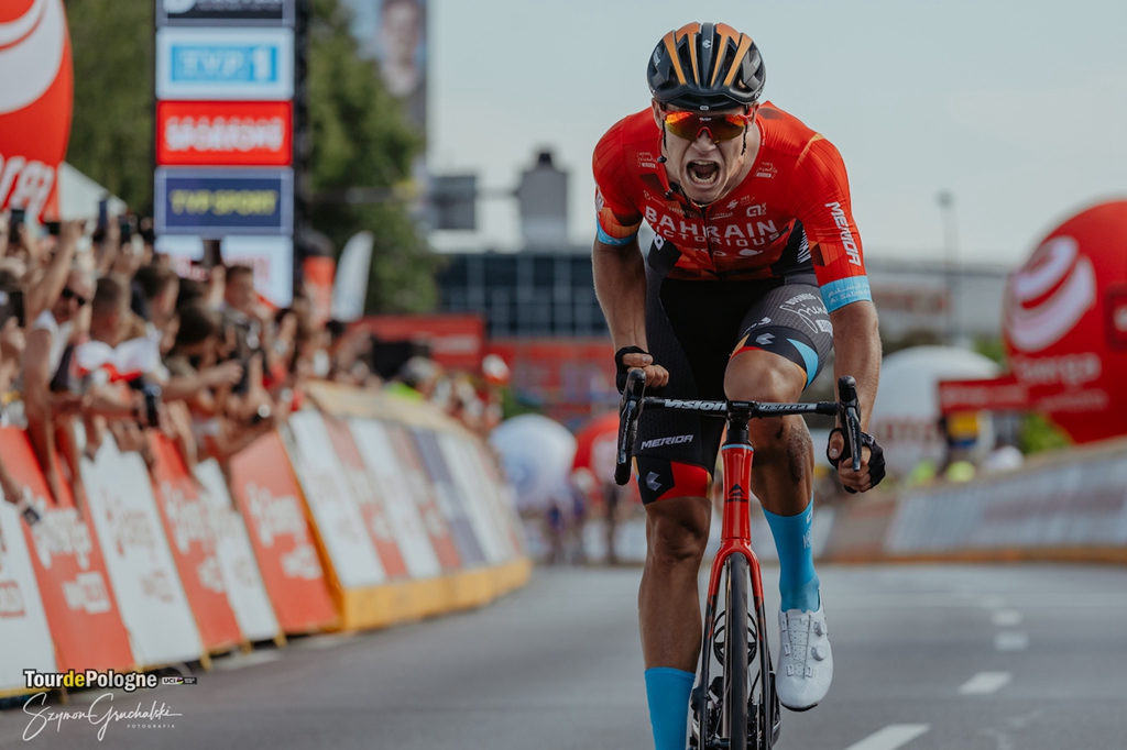 环波兰S5 终点前大摔车 鲍豪斯乱中取胜