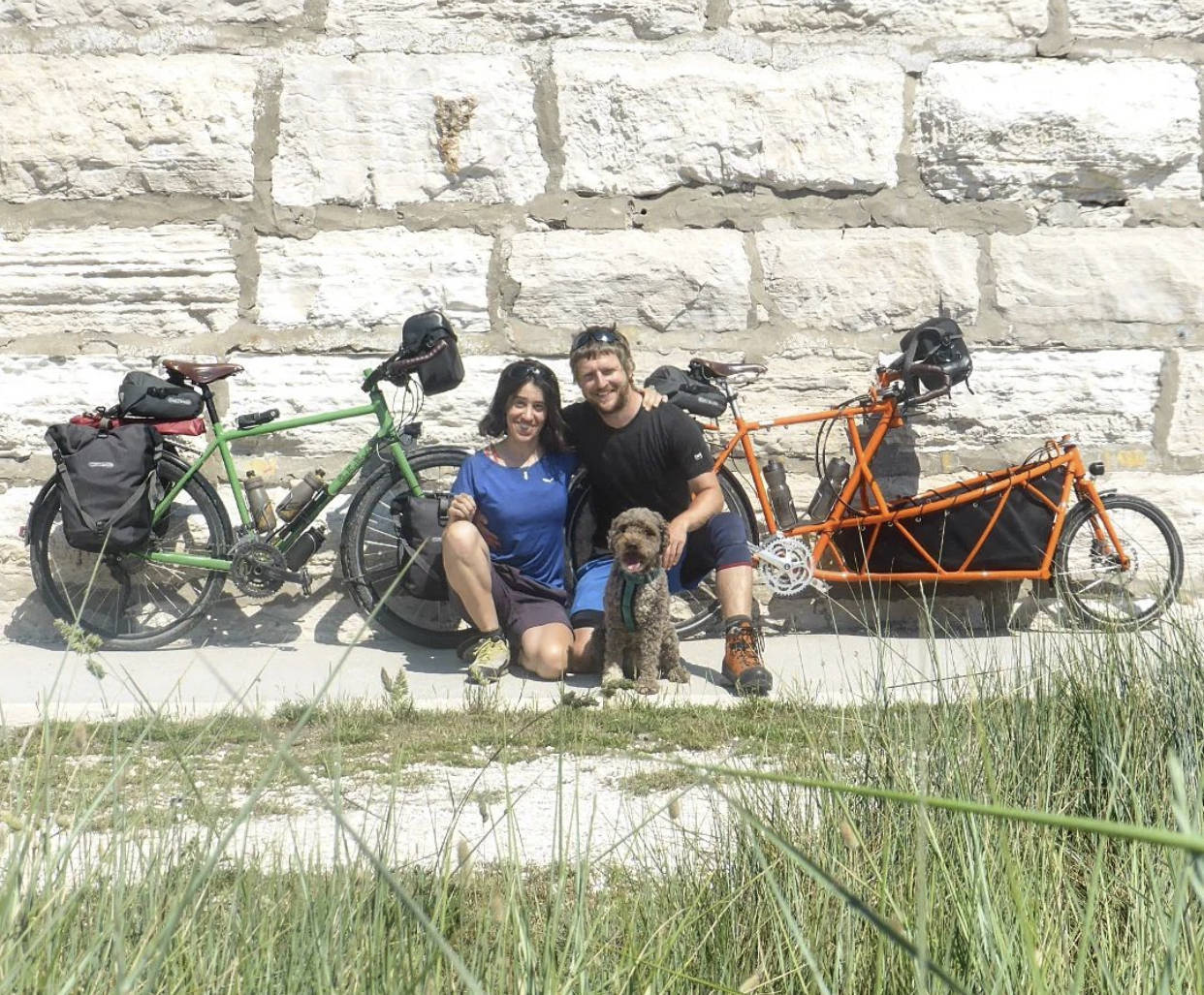 夫妻带狗骑行7237公里 跨越七国破世界记录