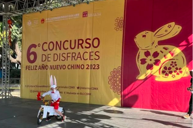 墨西哥城举办春节单车装饰赛 作品脑洞大开