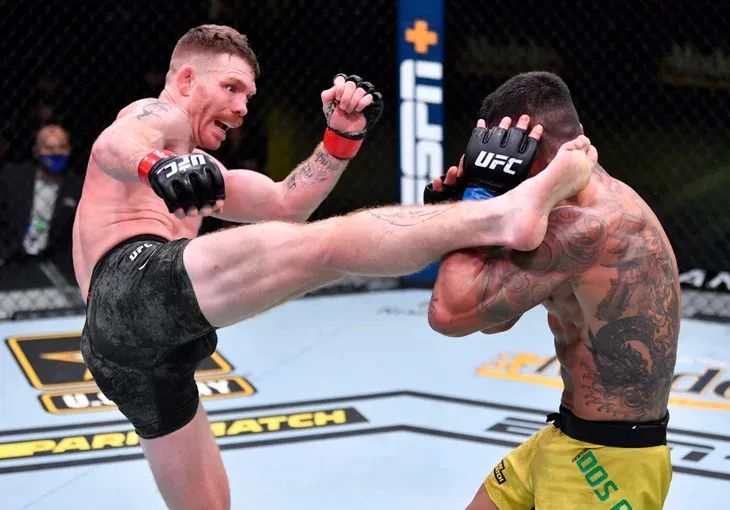 UFC前十選手來“打鐵”，格斗與鐵三哪個更難？