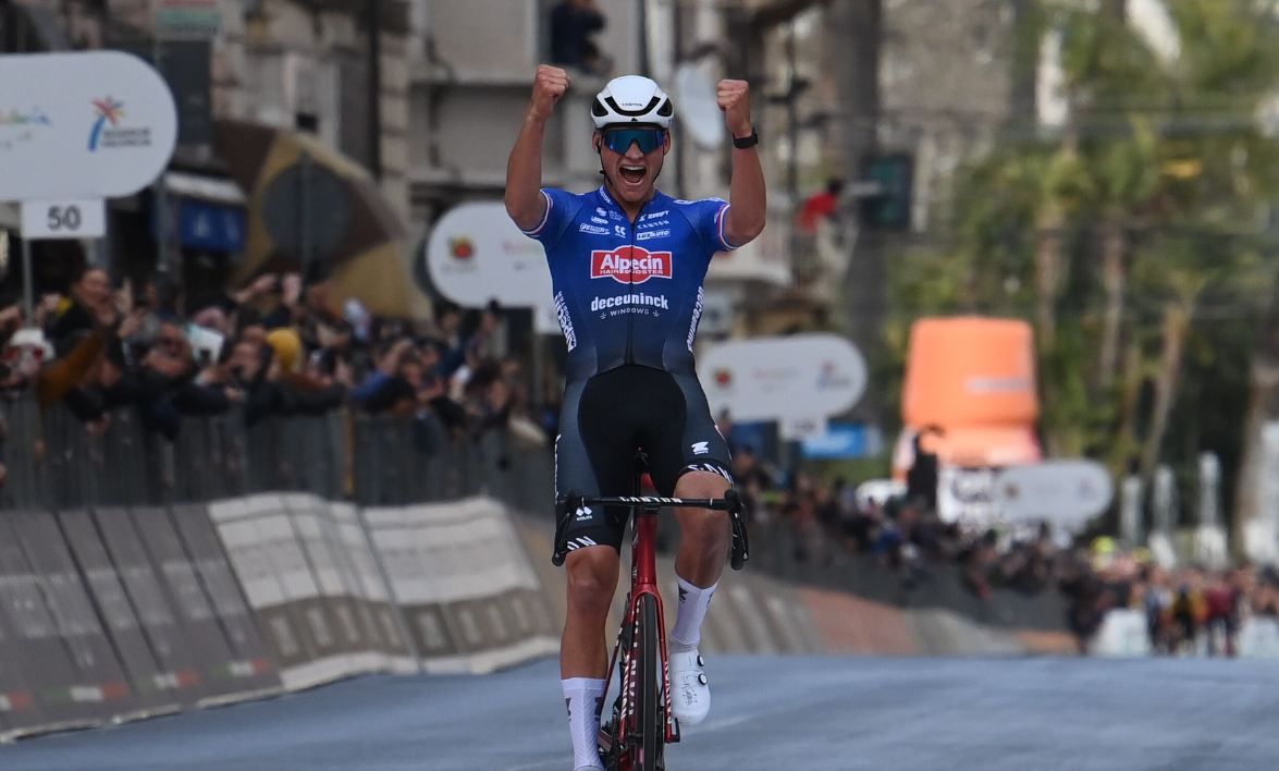 2023米兰-圣雷莫：隔空62载 范德普尔续写外公传奇