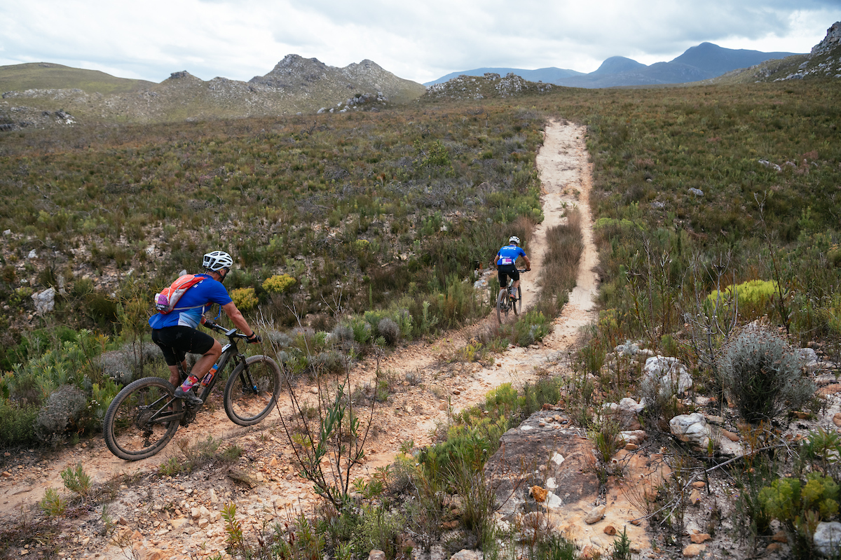 Cape Epic S3 闪电男队连庄 女子组总成绩明朗