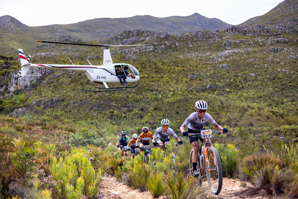 Cape Epic S3 闪电男队连庄 女子组总成绩明朗