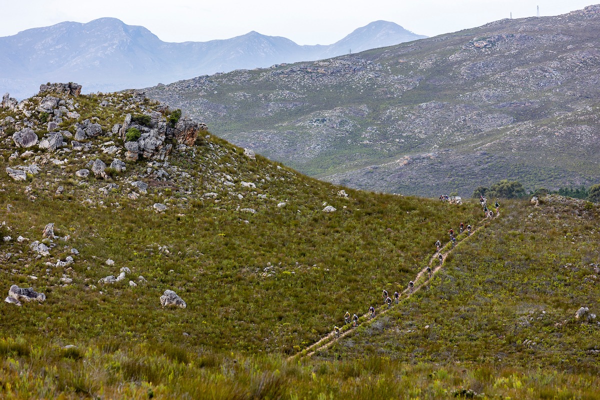 Cape Epic S3 闪电男队连庄 女子组总成绩明朗