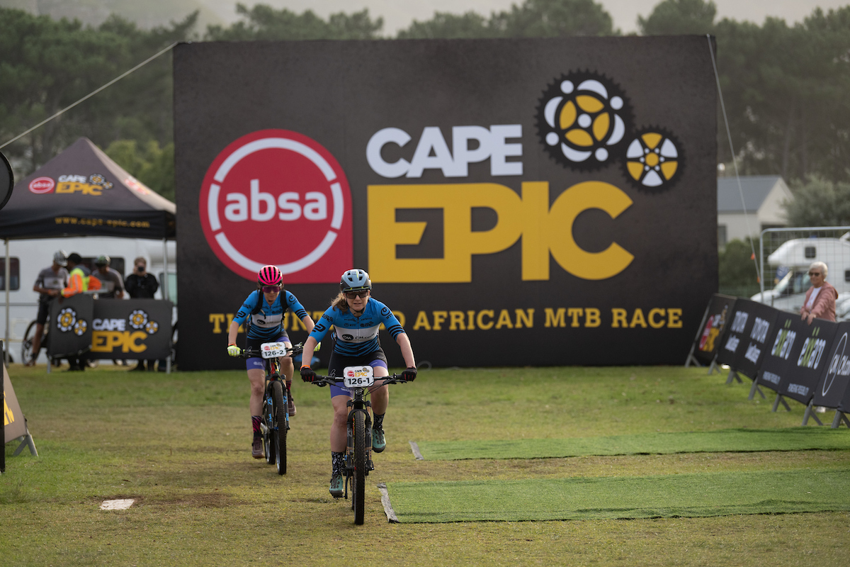 Cape Epic S3 闪电男队连庄 女子组总成绩明朗