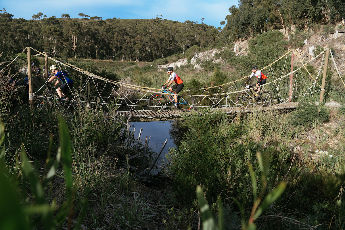 Cape Epic S3 闪电男队连庄 女子组总成绩明朗