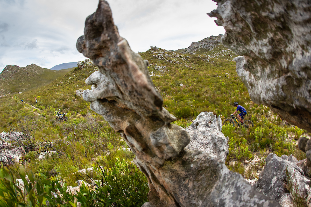 Cape Epic S3 闪电男队连庄 女子组总成绩明朗