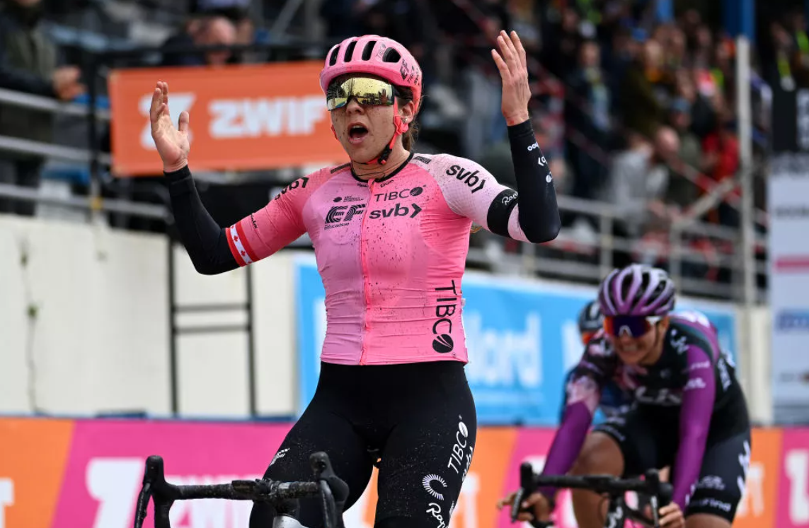 巴黎鲁贝女子赛突破性胜利杰克逊冲刺夺冠