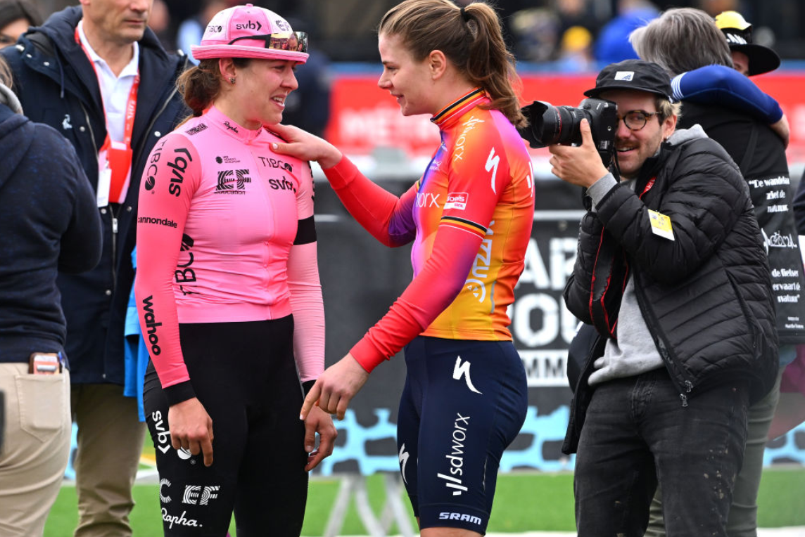 巴黎鲁贝女子赛突破性胜利杰克逊冲刺夺冠