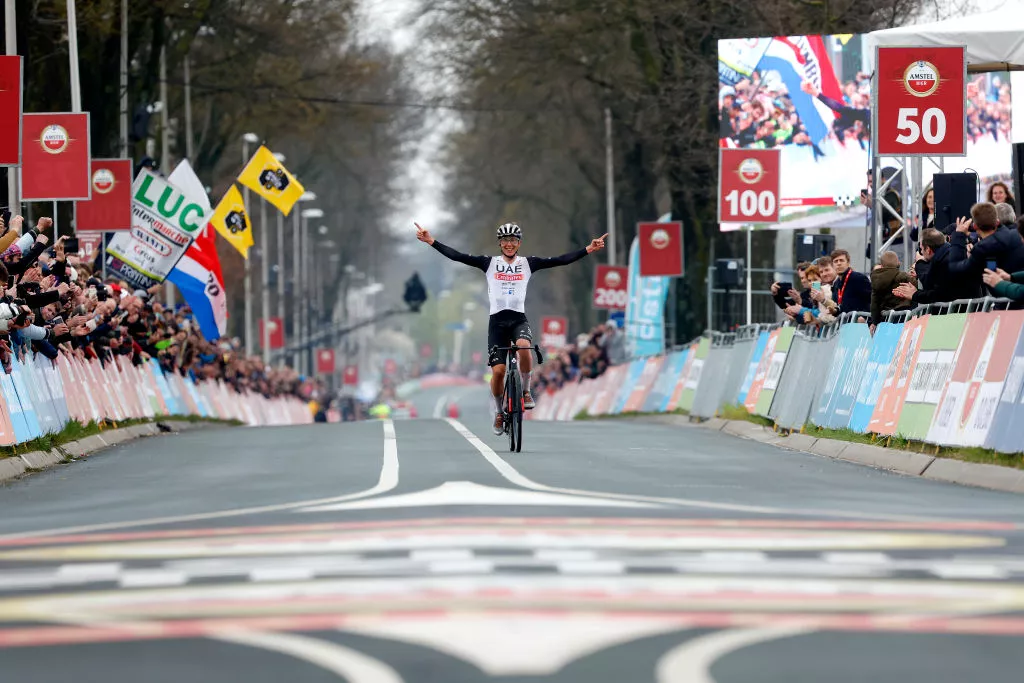 阿姆斯特尔黄金赛：彪哥献计 波加查单飞夺冠