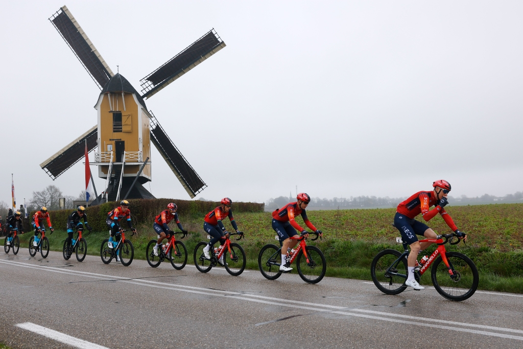 阿姆斯特尔黄金赛：彪哥献计 波加查单飞夺冠