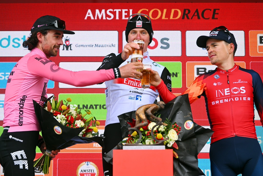 阿姆斯特尔黄金赛：彪哥献计 波加查单飞夺冠