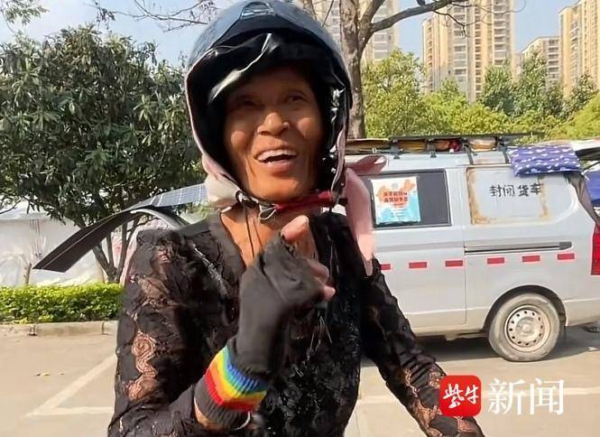 72岁阿姨骑游12年 走遍大半个中国上热搜