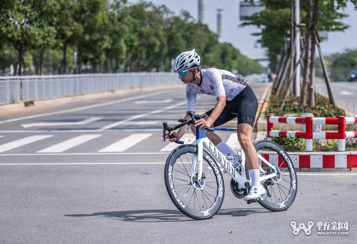 气动再升级 康卡斯EVO MAX碳辐条轮组实测