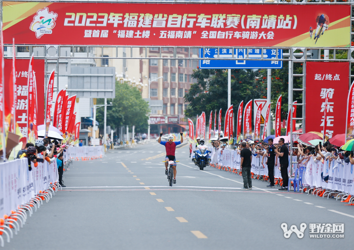 福建聯(lián)賽南靖站：大團(tuán)沖刺 黃京拔頭籌