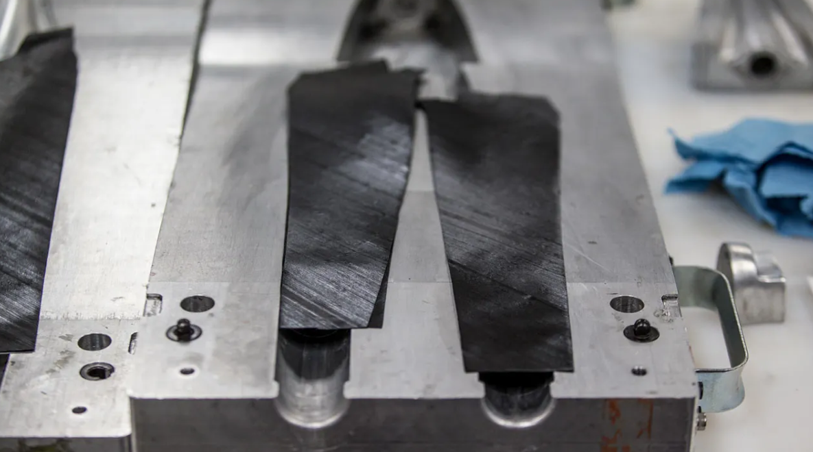 车架材料如何选择 碳 铝 钛 钢各有啥优缺点？
