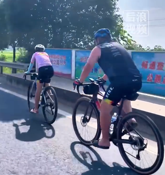 父亲带12岁女儿休学1年骑游中国，17天跨越3省