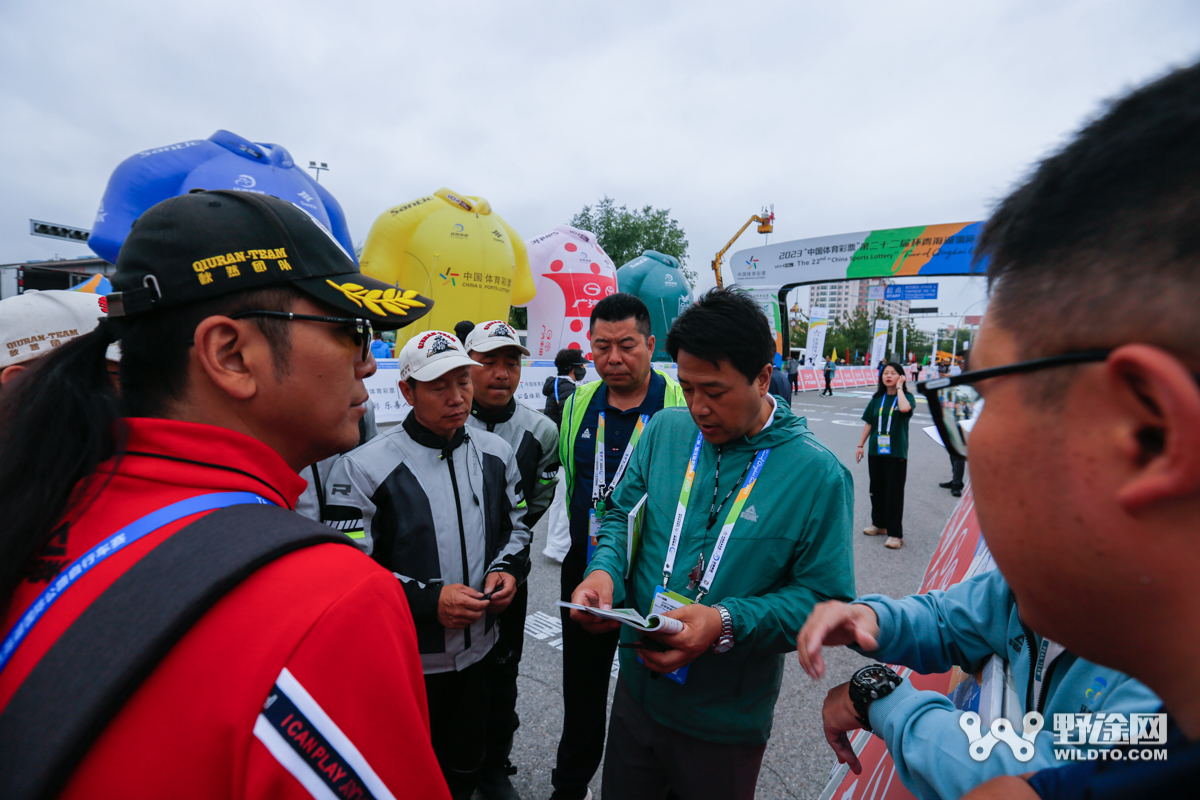 環(huán)湖賽S4：風雨伴迷霧 荷蘭小將單飛12公里奪冠