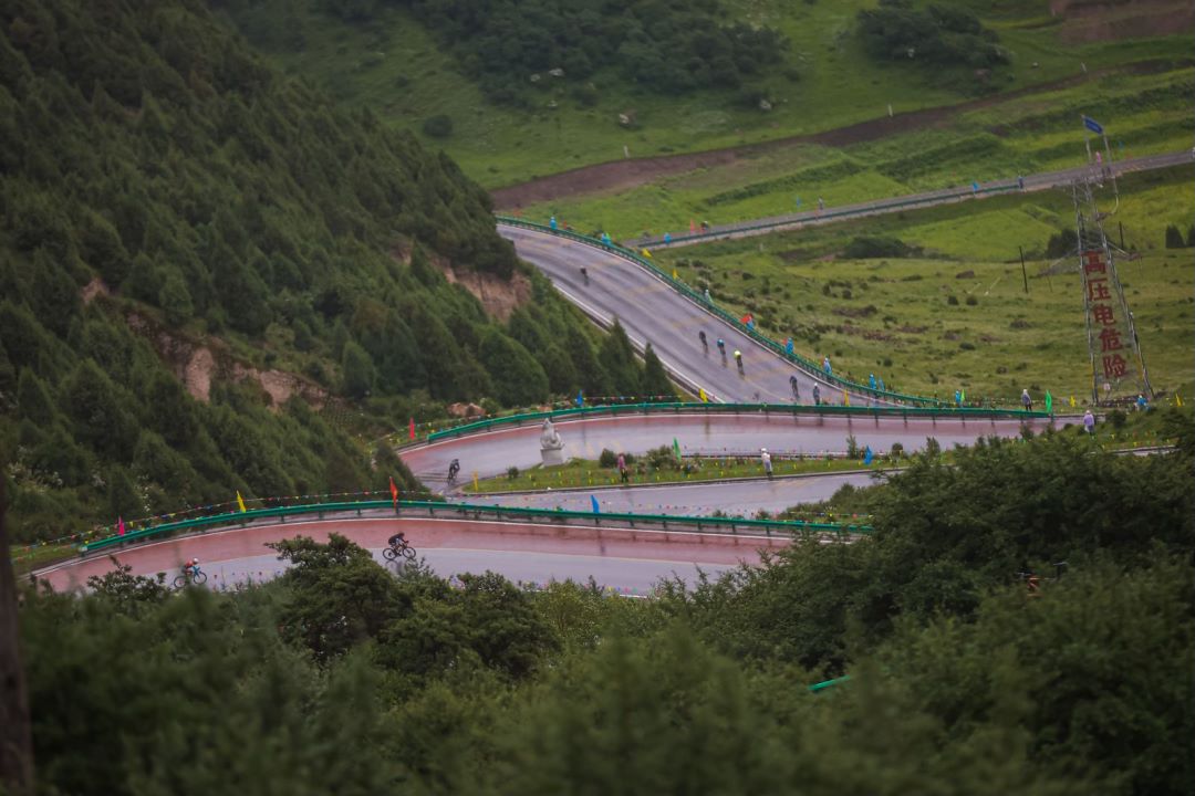 環(huán)湖賽S4：風雨伴迷霧 荷蘭小將單飛12公里奪冠