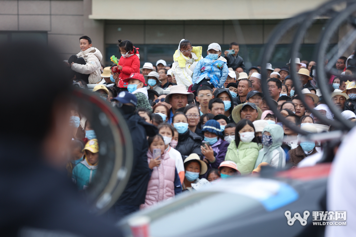 環(huán)湖賽S4：風雨伴迷霧 荷蘭小將單飛12公里奪冠