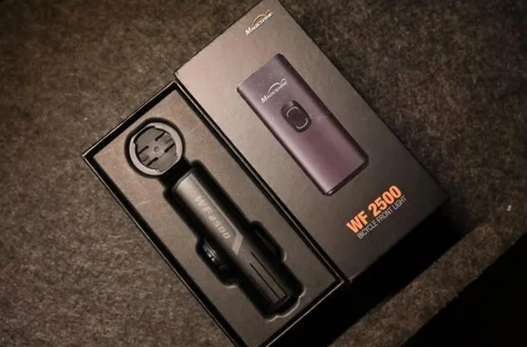 遥控远近光切换 迈极炫WF2500车灯评测