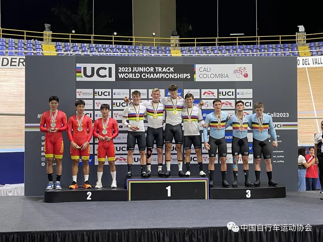 国家青年场地自行车队打破世界纪录
