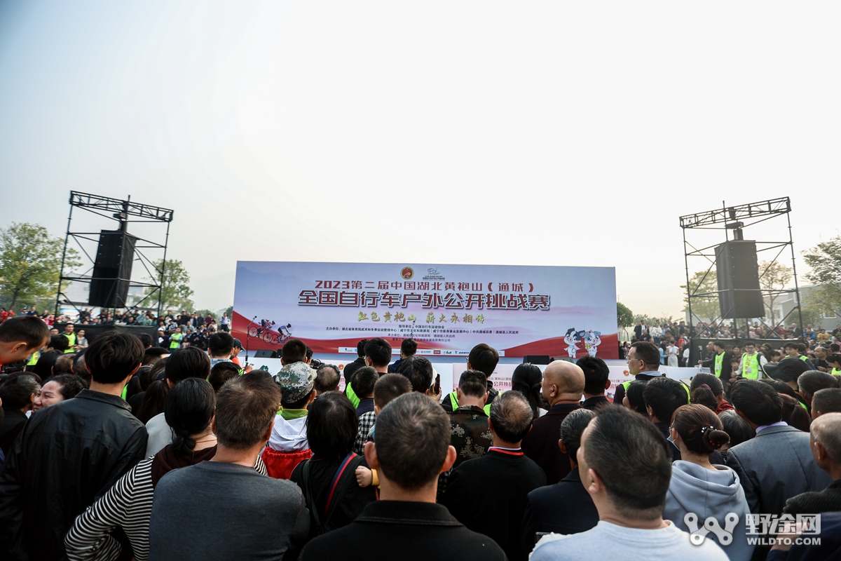 燃动全城！  ATTACK车队笑傲湖北黄袍山