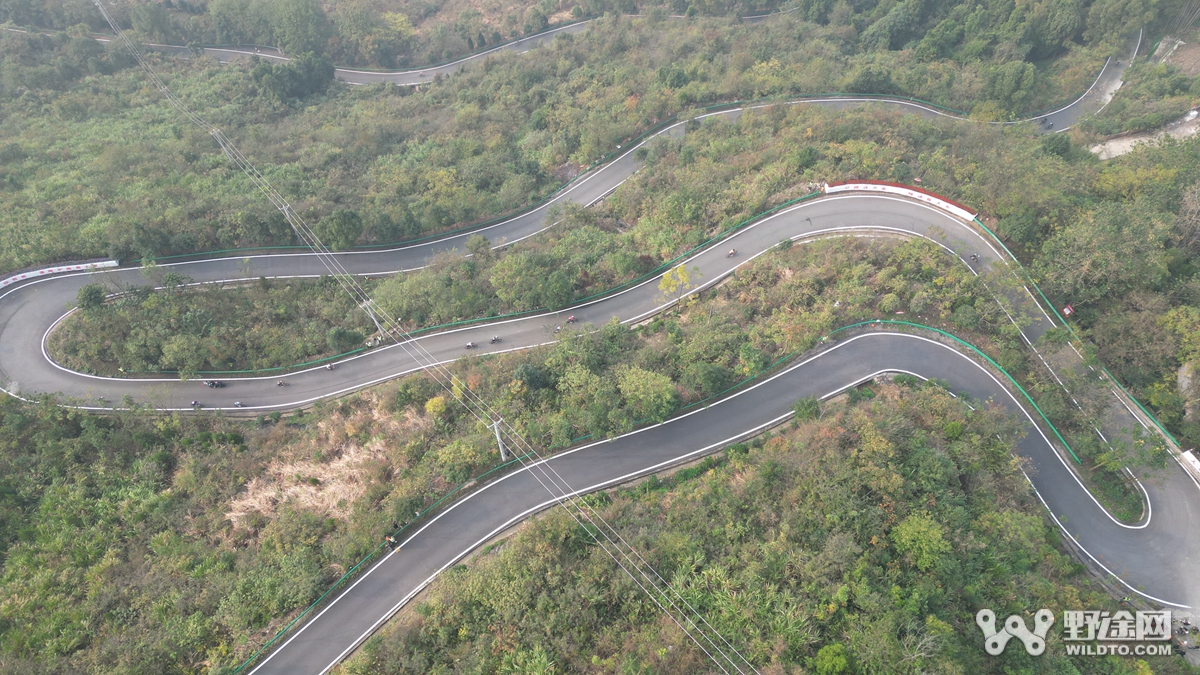 燃动全城！  ATTACK车队笑傲湖北黄袍山