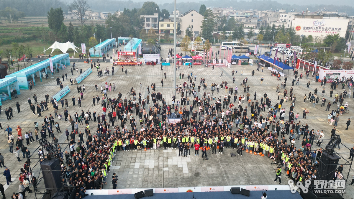 燃动全城！  ATTACK车队笑傲湖北黄袍山