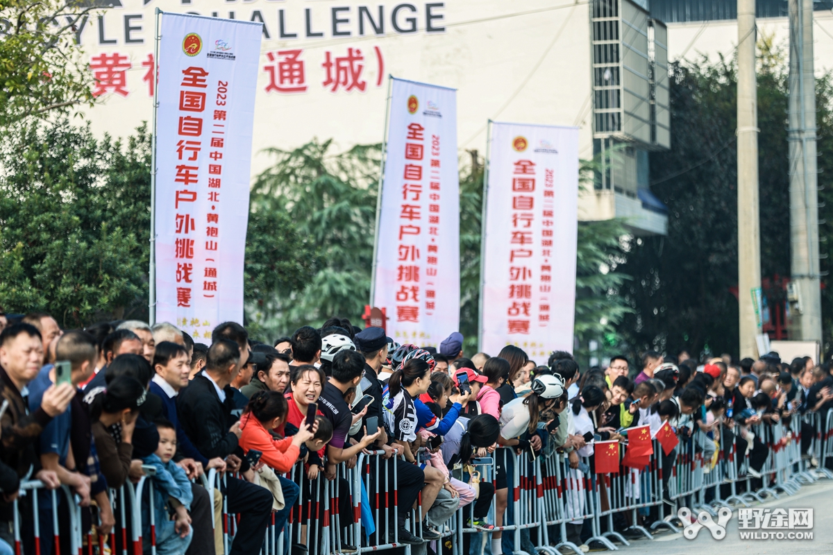 燃动全城！  ATTACK车队笑傲湖北黄袍山