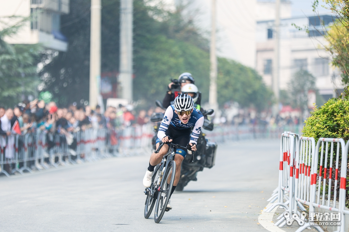 燃动全城！  ATTACK车队笑傲湖北黄袍山