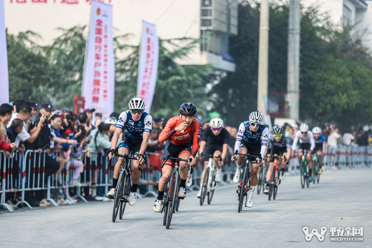 燃动全城！  ATTACK车队笑傲湖北黄袍山