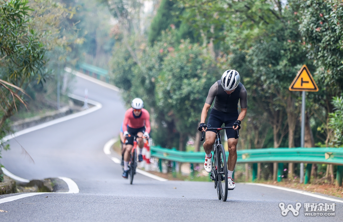 燃动全城！  ATTACK车队笑傲湖北黄袍山