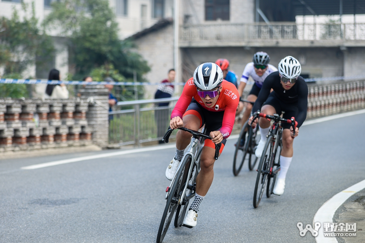 燃动全城！  ATTACK车队笑傲湖北黄袍山