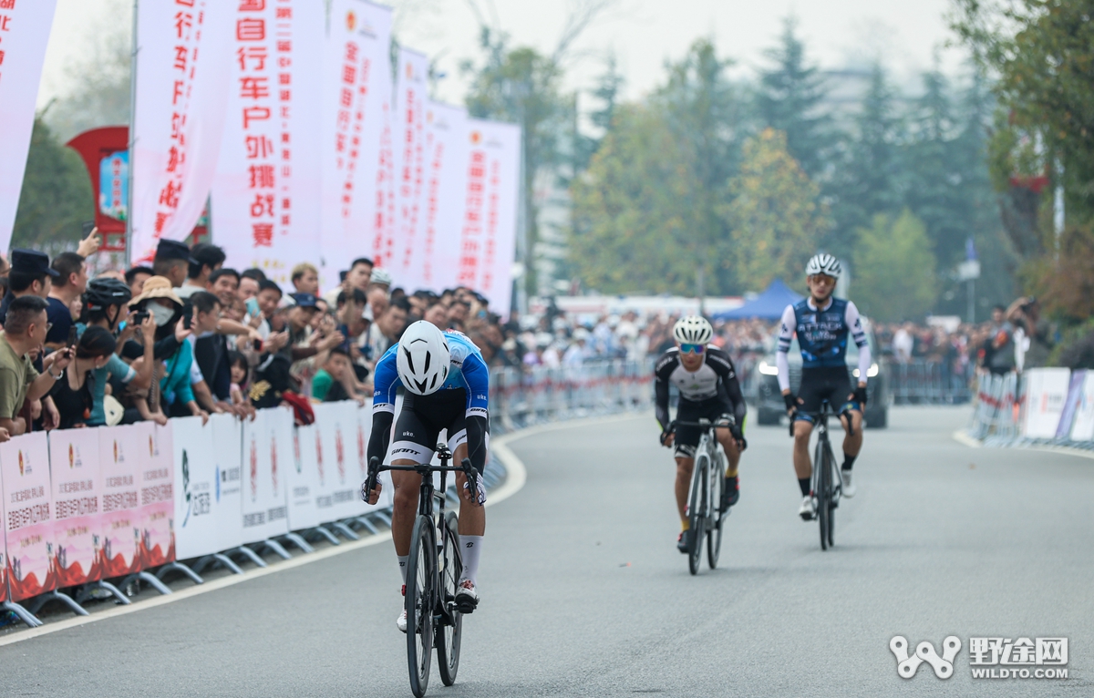 燃动全城！  ATTACK车队笑傲湖北黄袍山