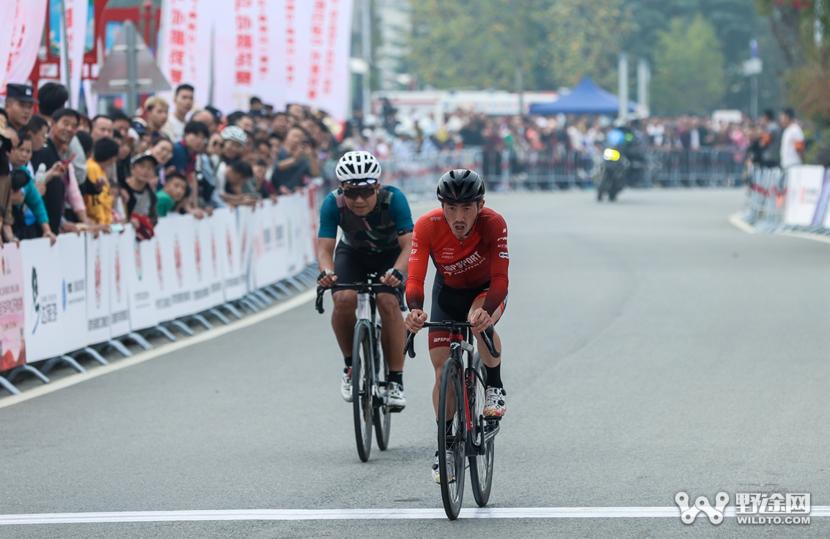 燃动全城！  ATTACK车队笑傲湖北黄袍山