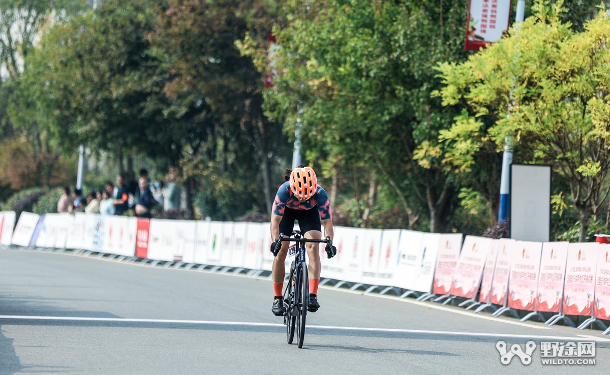 燃动全城！  ATTACK车队笑傲湖北黄袍山