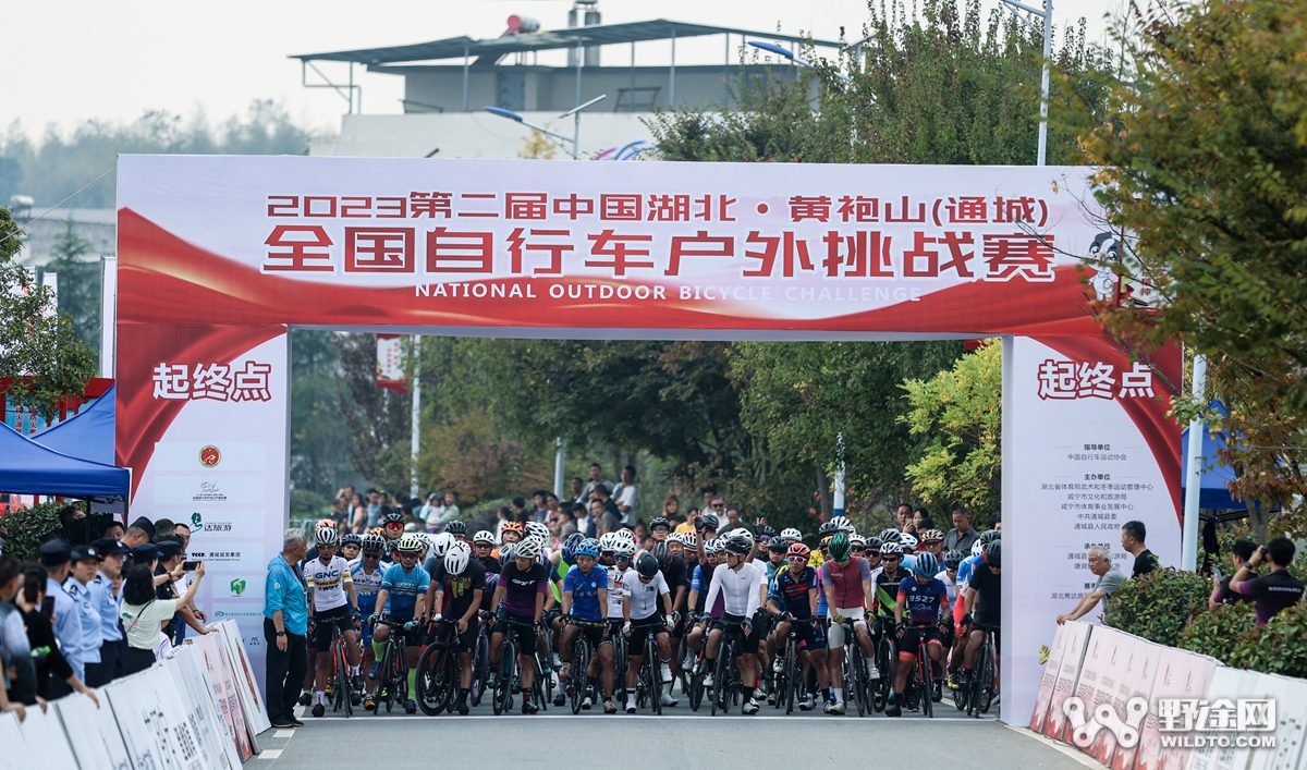 燃动全城！  ATTACK车队笑傲湖北黄袍山