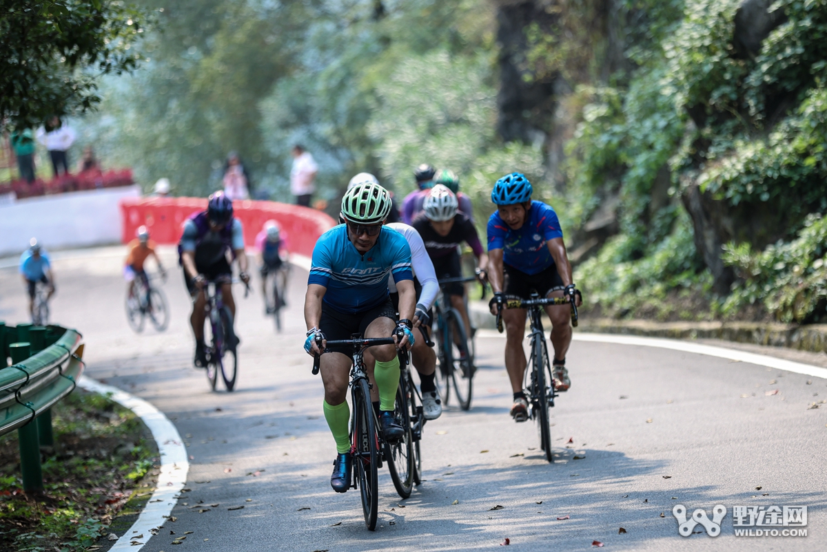 燃动全城！  ATTACK车队笑傲湖北黄袍山