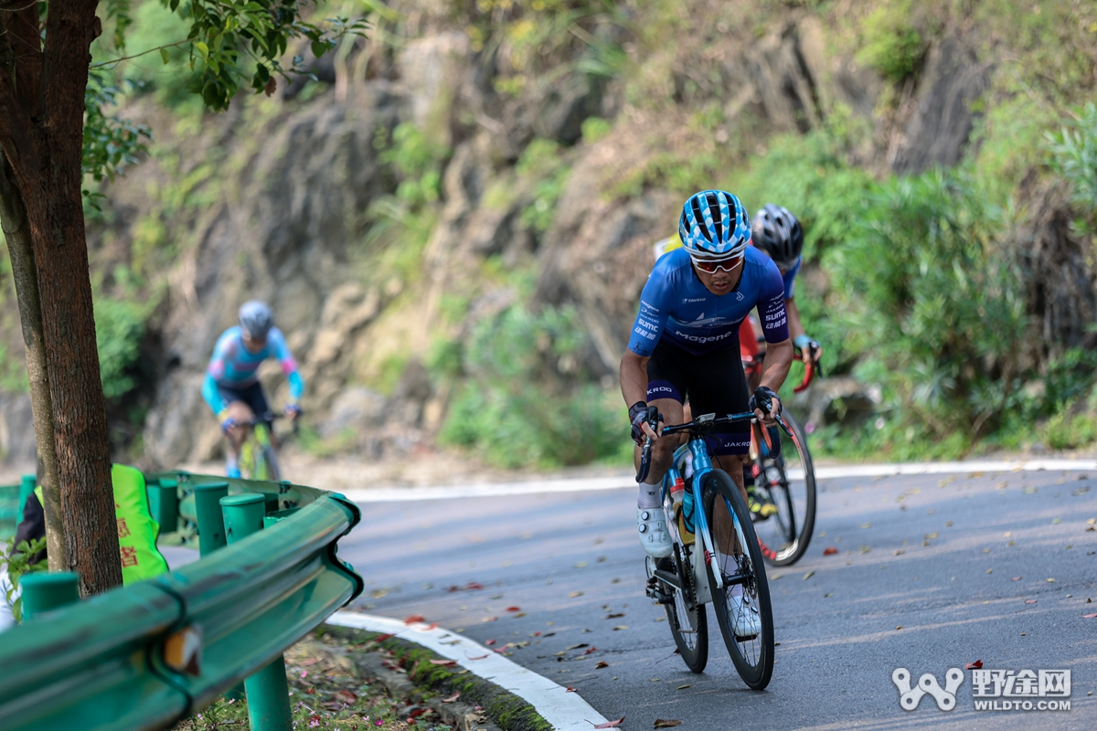 燃动全城！  ATTACK车队笑傲湖北黄袍山