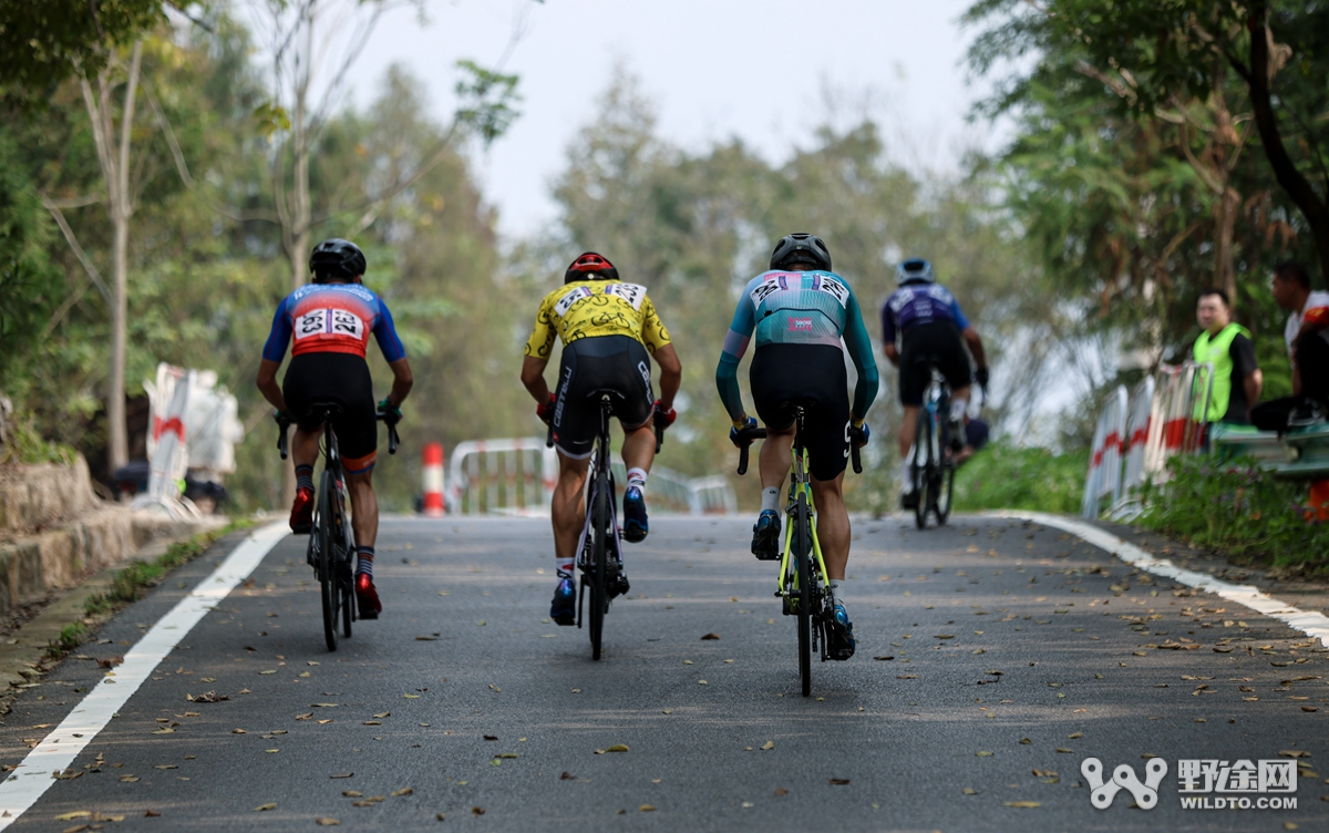 燃动全城！  ATTACK车队笑傲湖北黄袍山