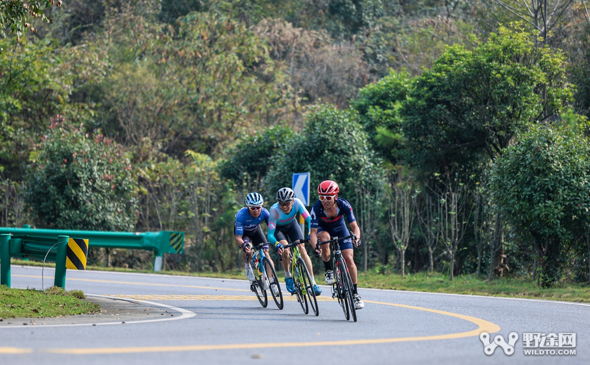 燃动全城！  ATTACK车队笑傲湖北黄袍山