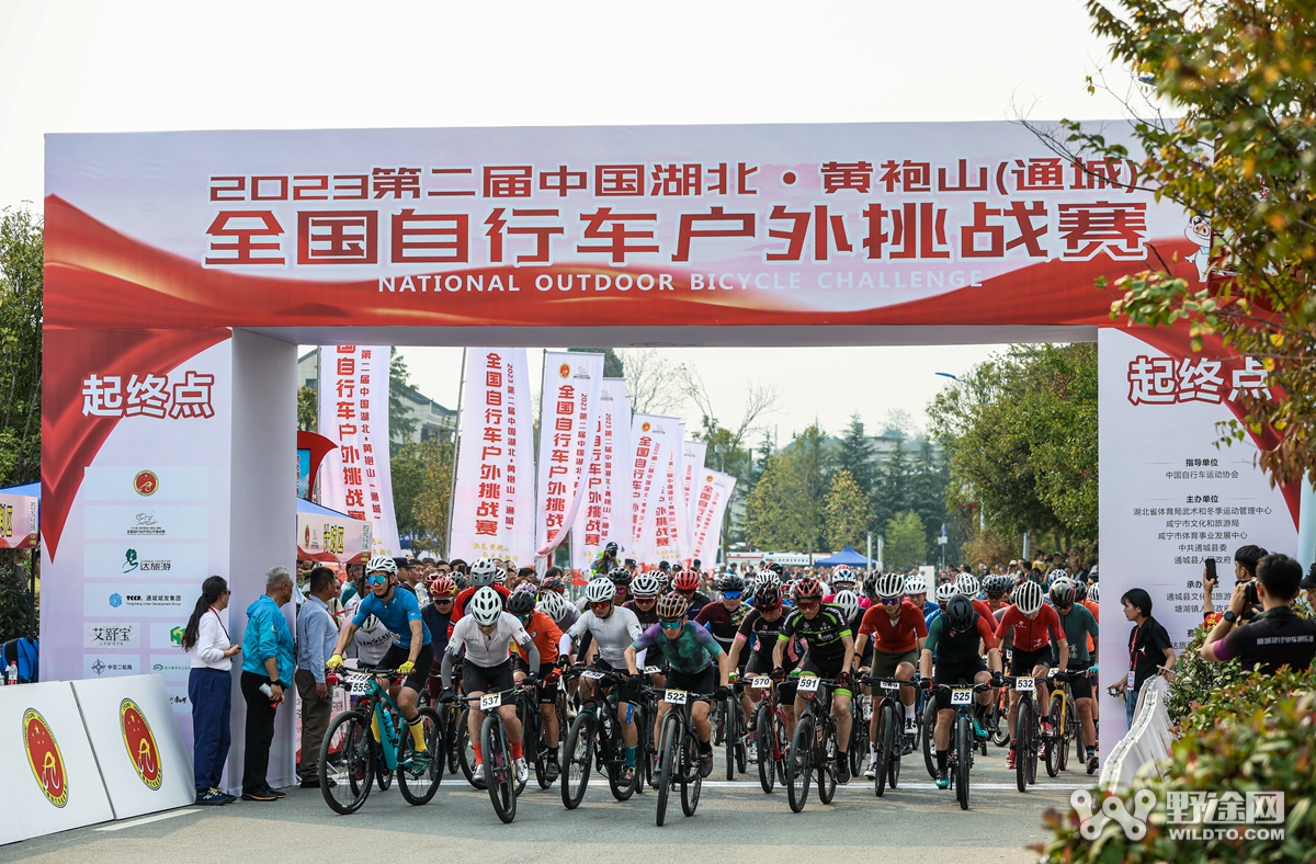 燃动全城！  ATTACK车队笑傲湖北黄袍山