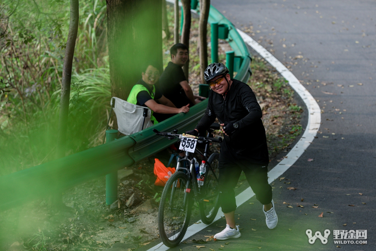 燃动全城！  ATTACK车队笑傲湖北黄袍山